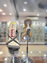Transparent heel slippers