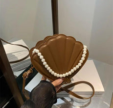 Elegant White Shell-Shaped Evening Clutch with Pearl Beaded Chain Strap - Chic Acrylic Bridal Handbag, Polyester Lined, Perfect for Weddings & Formal Parties, Wedding Accessories